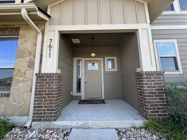 Building Photo - 7611 Stonehollow