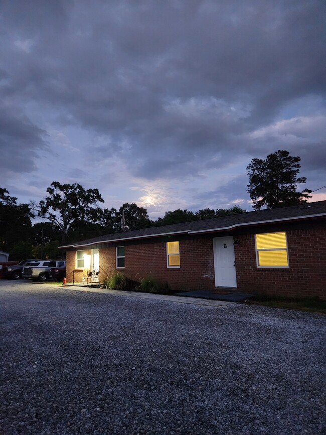 Foto del edificio - 708 Shady Lane Dr