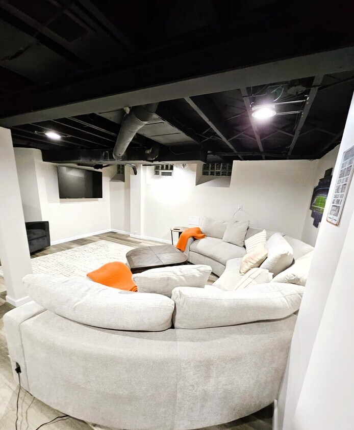 Foto principal - 2212 Burger St