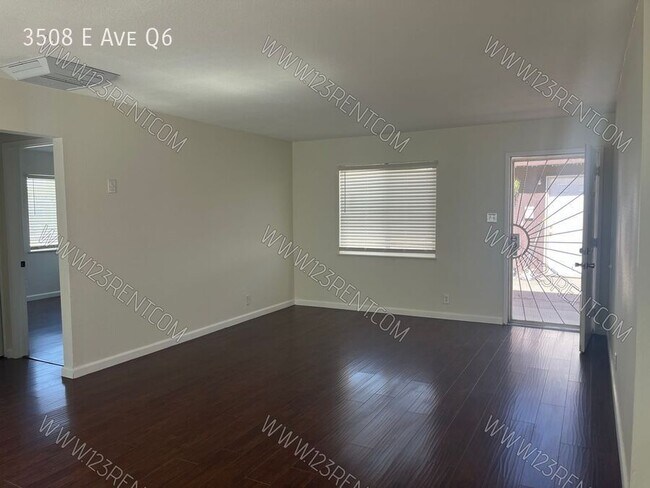 Foto del edificio - 3508 E Ave Q6