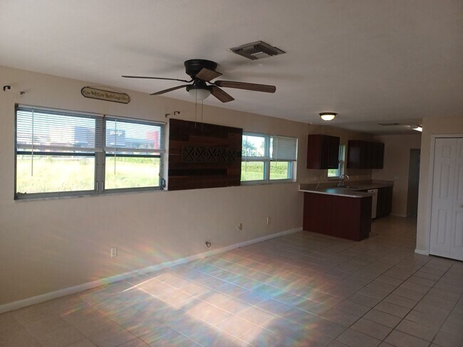 Photo - 2502-2504 SW 7th Place Apartment