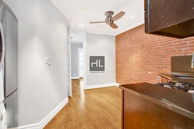 Foto del edificio - Renovated Gramercy 1-Bedroom with Natural ...