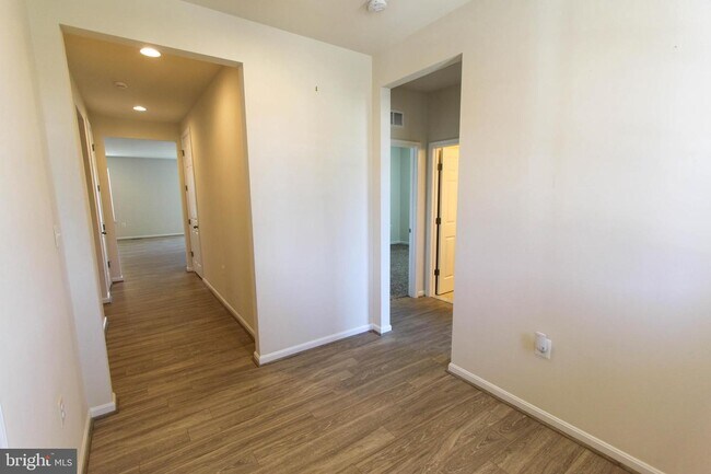 Foto del edificio - 181 Sparkling Brook Rd