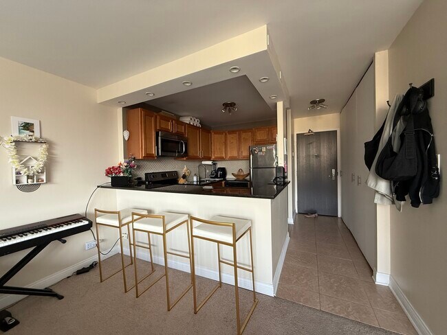 Foto del edificio - 3930 N Pine Grove Ave