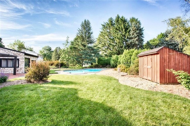 Building Photo - 3880 Greenwood Dr