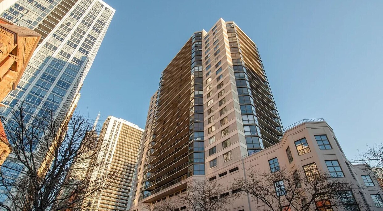Foto principal - 33 W Delaware Pl
