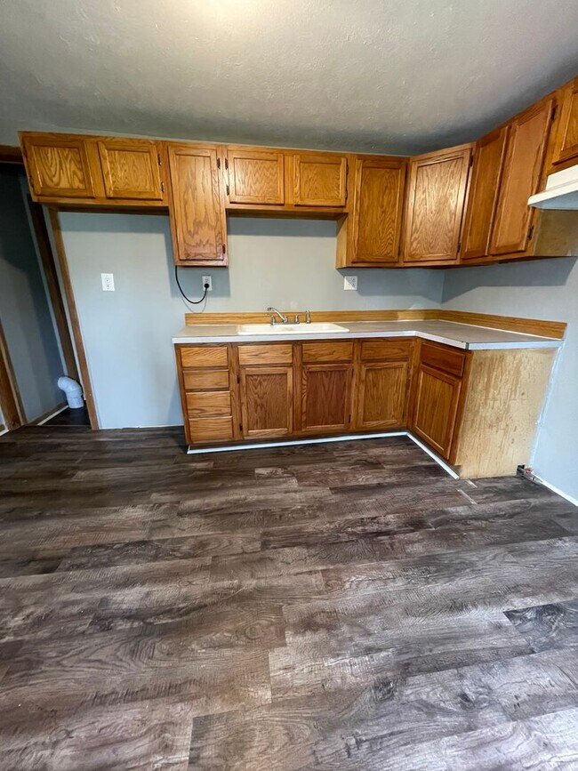 Building Photo - 2532 S 18th St Council Bluffs, IA 51501