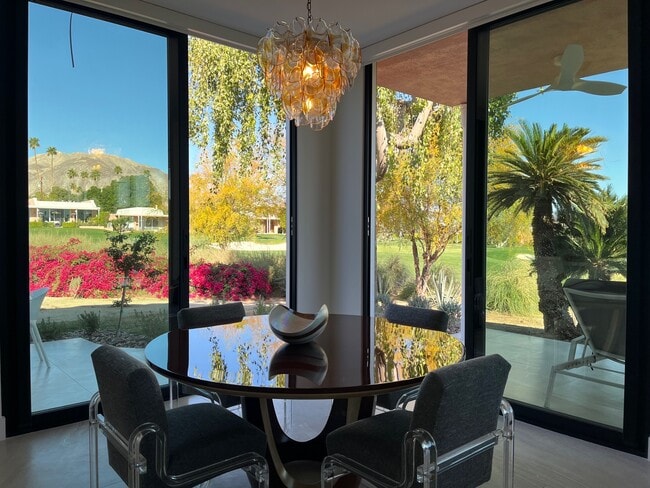Dining area overlooking two golf holes - 47094 El Menara Cir