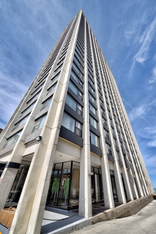 Building Photo - 7447 S Shore Dr