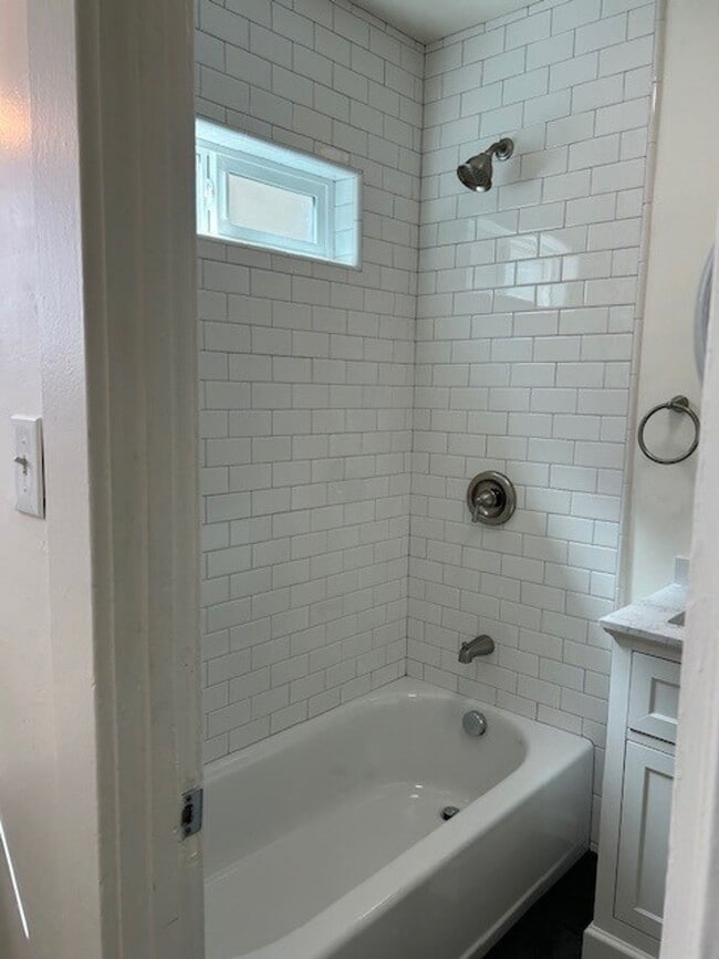 Foto del edificio - 1730 E. 7th St. #17