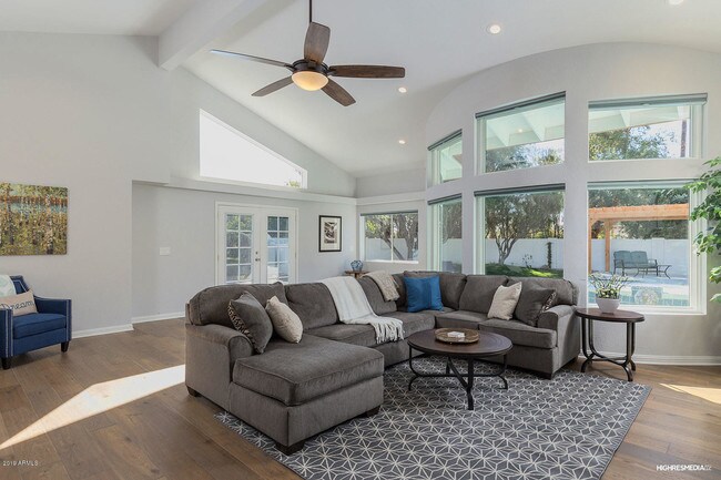 Foto del edificio - 7619 E Charter Oak Rd