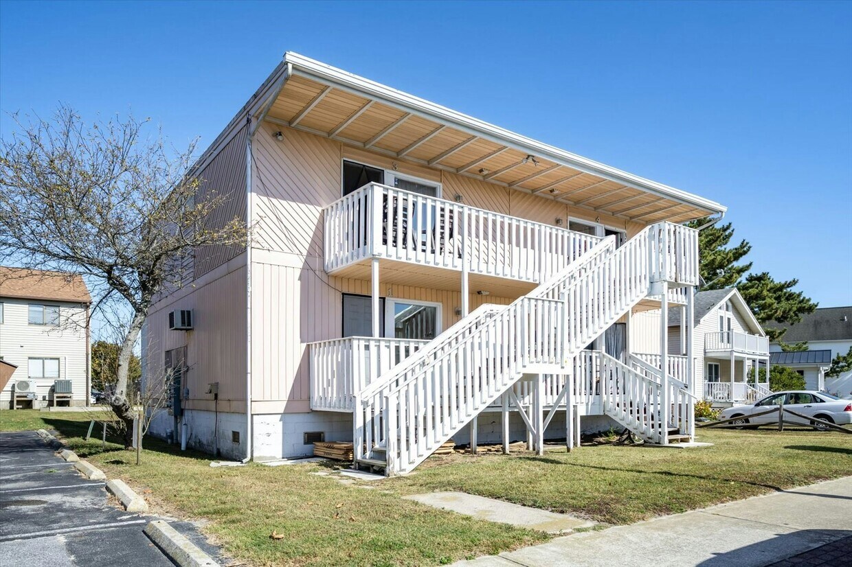 Primary Photo - 404 Bayshore Dr