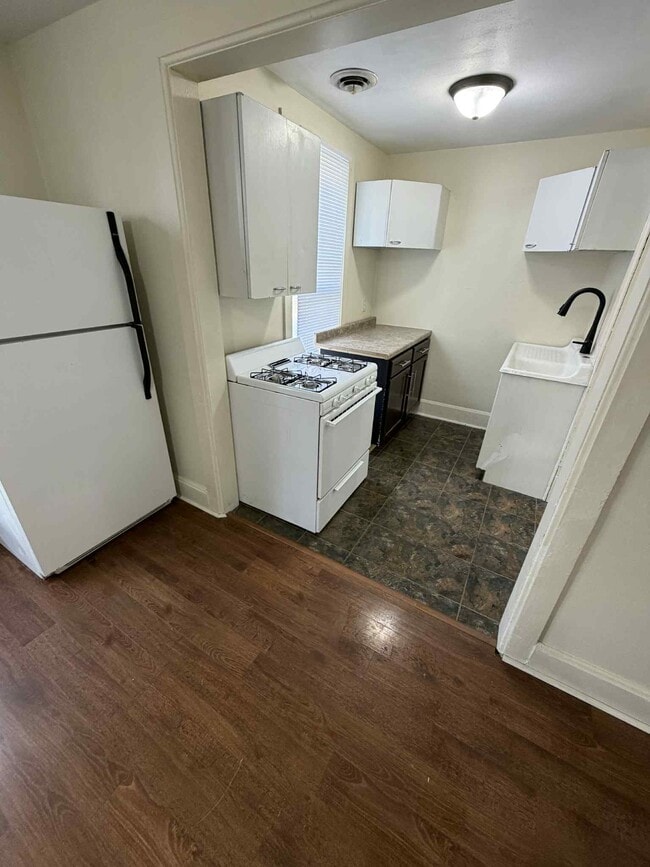 Building Photo - 212 7th Ave SE