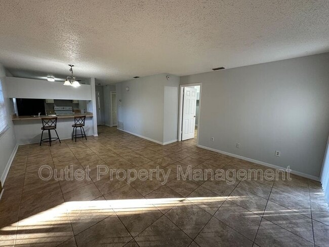 Foto del edificio - 2551 Medley Ct