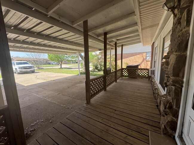 Building Photo - 419 E Rogers Dr