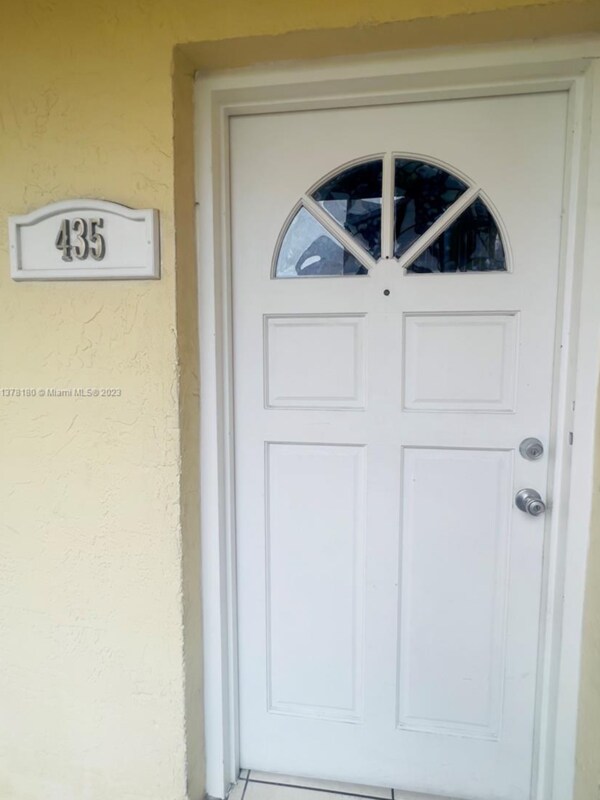 1750 W 46th St Unit 435, Hialeah, FL 33012 Room for Rent in Hialeah