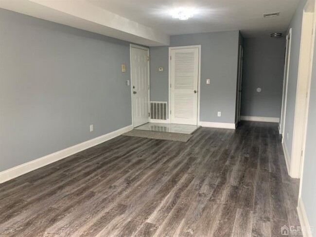 Building Photo - 396 College Dr