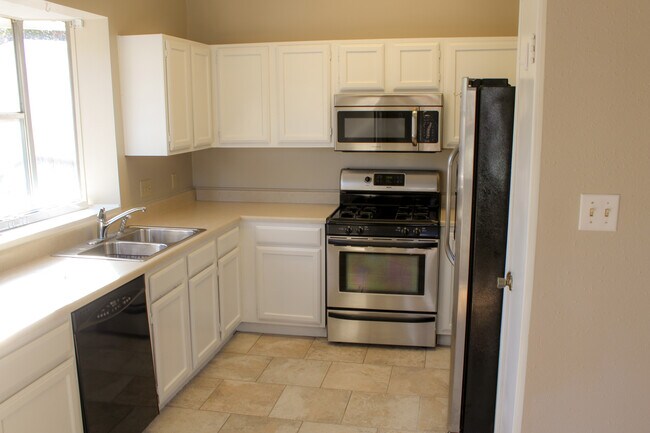 Foto del edificio - 5307 Summer Dr