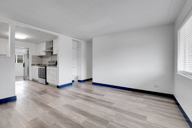 Building Photo - $2,850 - 3 Bed, 2 Bath Updated Home in Den...