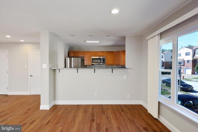 Foto del edificio - 9331 Neil Rd