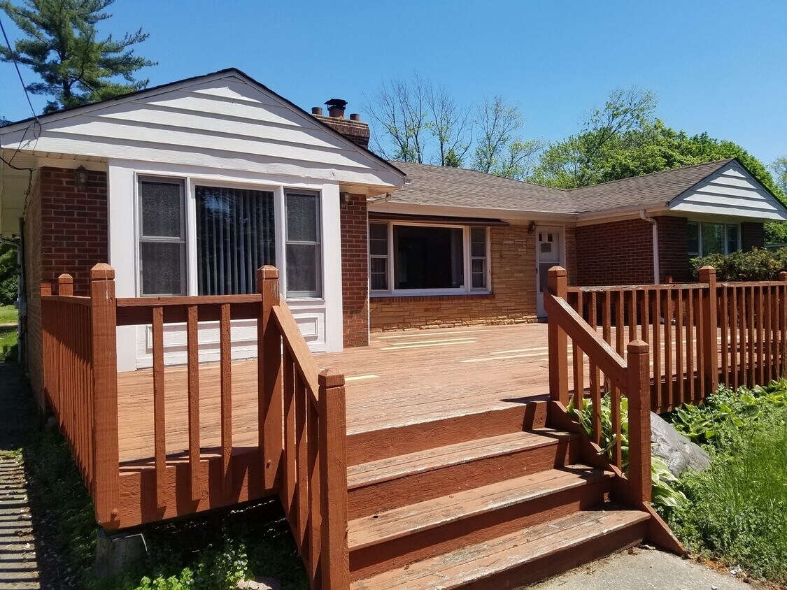 6811 Fairview Ave, Downers Grove, IL 60516 House for Rent in Downers