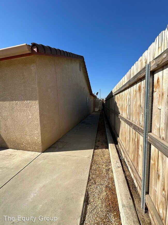 Building Photo - 3 br, 2 bath House - 1148 Blue Oak St