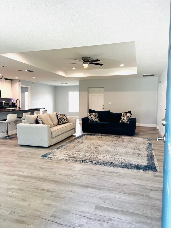 Foto del edificio - 379 Wilton Ave SW