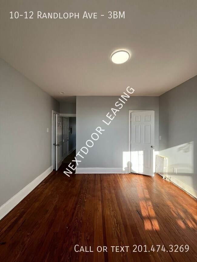 Foto del edificio - 10-12 Randloph Ave-3BM