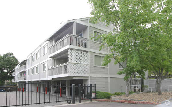 Building Photo - Woodbridge Apartments