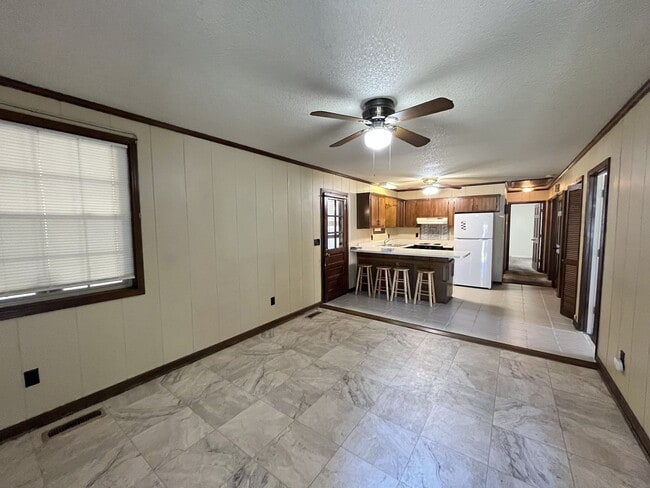 Building Photo - COMING SOON! 3/2 One Level Home w/ Spaciou...