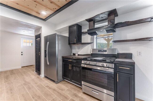 Foto del edificio - 15316-15312 W Will Rogers Dr