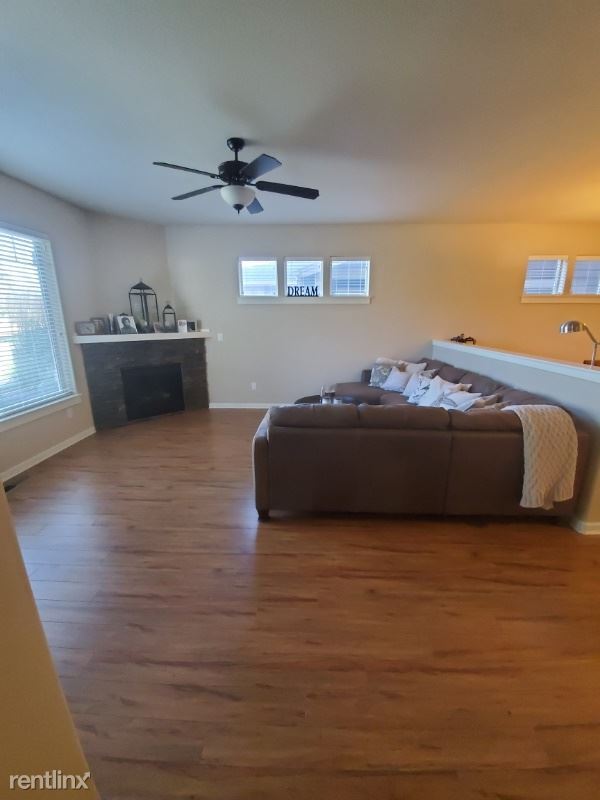 Building Photo - 1 br, 1.5 bath House - 0000 Comet Lane
