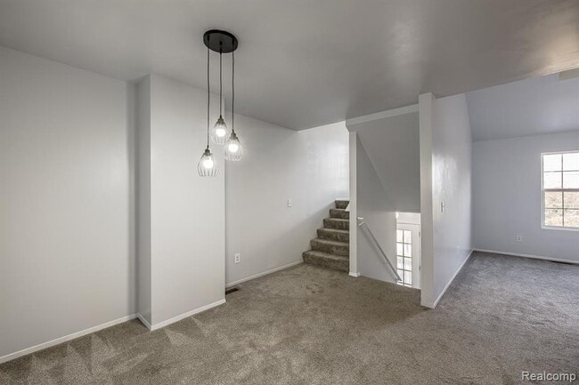 Building Photo - 116 Saber Way