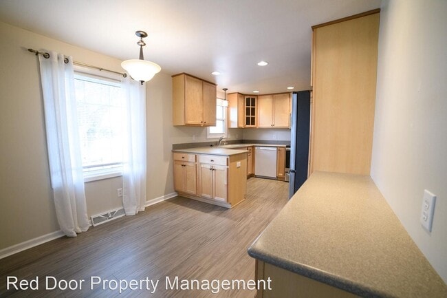 Building Photo - 3 br, 2 bath House - 605 26th Ave NE