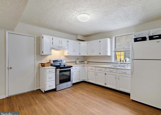 Building Photo - 752 225th St