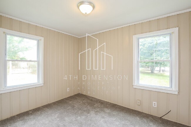 Building Photo - "Charming 2-Bedroom 1 bath home at 4222 Gl...