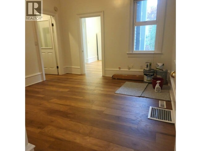 Building Photo - 627 Union St