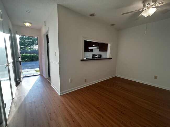 Foto del edificio - 2729 Blair stone Ln