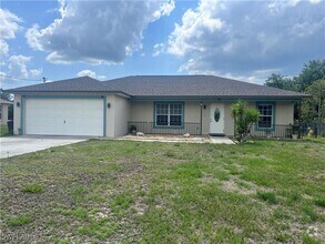 Building Photo - 836 Woodridge Cir