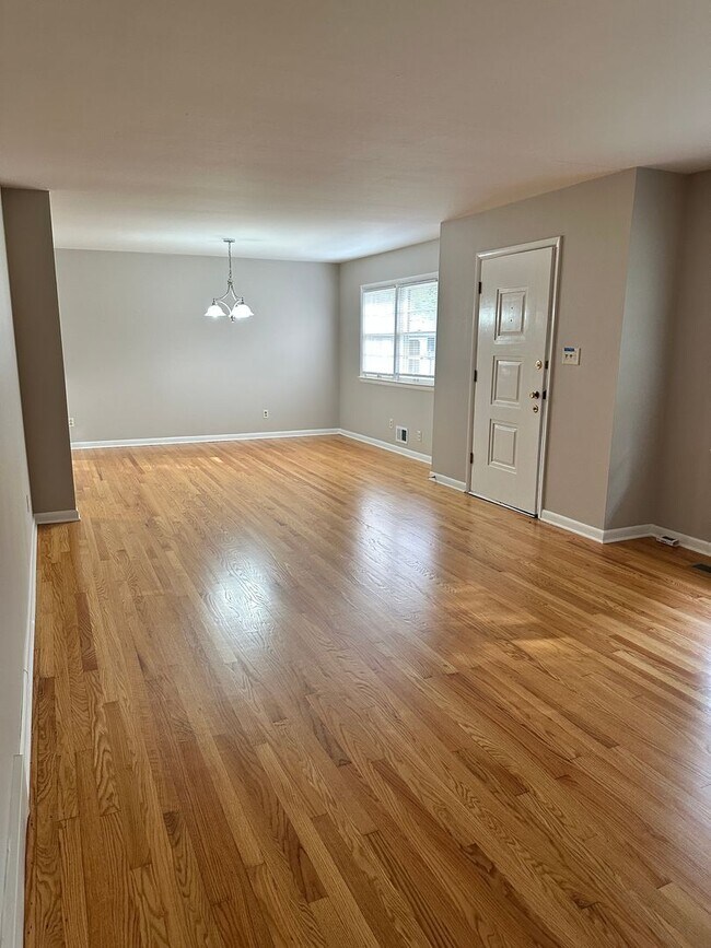 Foto del edificio - 708 Cave Mill Rd