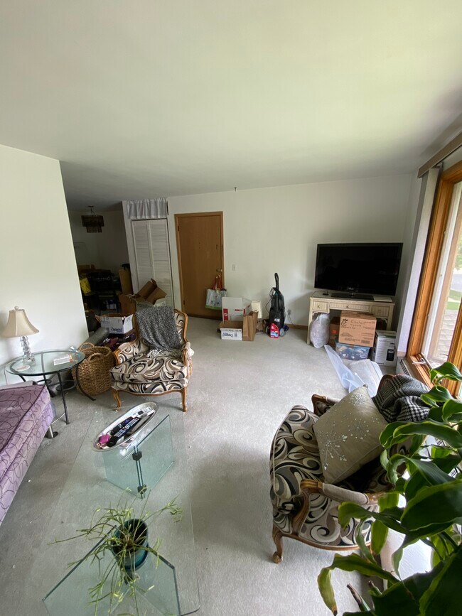 Foto del edificio - 406 Rushmore Ln
