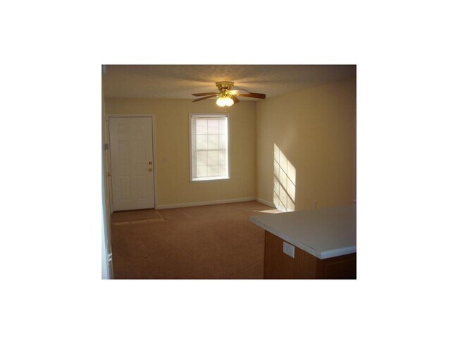 Building Photo - Stage Road Duplex Available August!