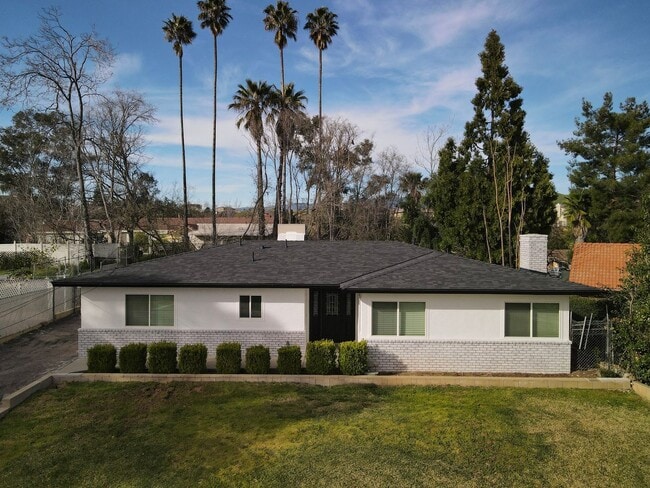 Building Photo - Beautiful Yucaipa Home with Private Garage