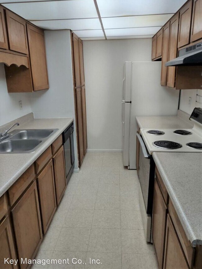Building Photo - 2 br, 1 bath House - 6010 W. Golden Lane