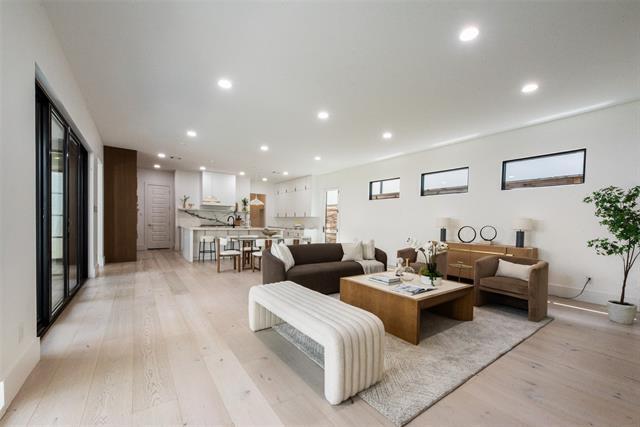 Foto del edificio - 6443 Kenwood Ave