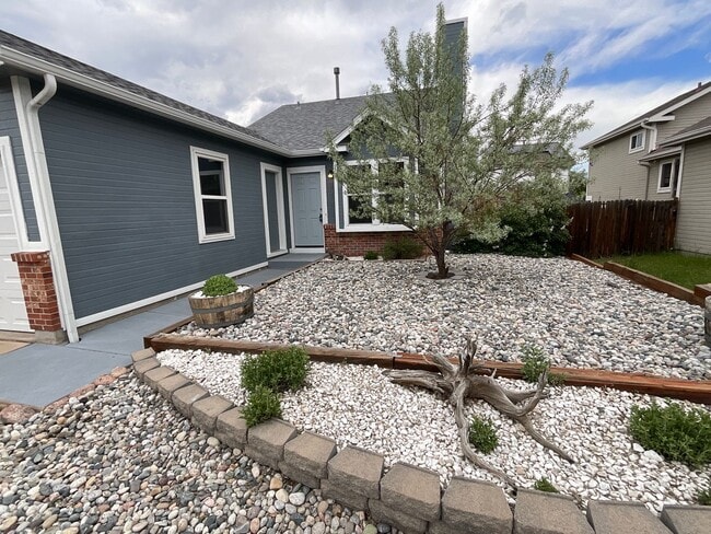 Building Photo - 3 Bedroom Home Available Near E Woodmen Rd...