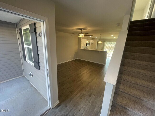 Foto del edificio - 1003 Peony Ln