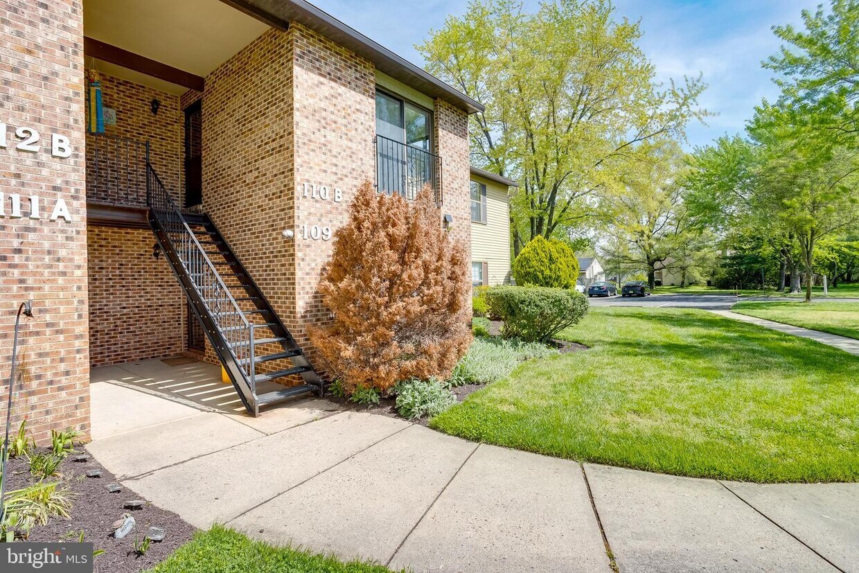 Primary Photo - 110B Red Cedar Ct