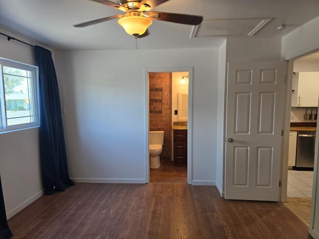 Foto del edificio - 1916 W Cambridge Ave