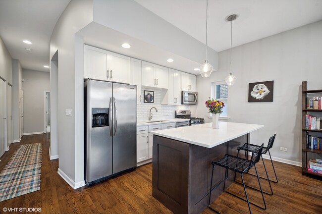 Foto del edificio - 1617 N Oakley Ave